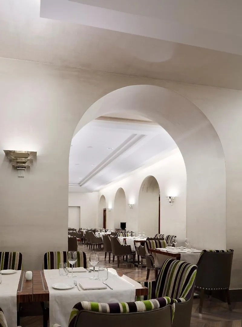 **** Hotel UNAHOTELS Decò Roma Italia